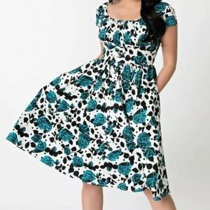 Unique Vintage floral fit and flare w/pockets